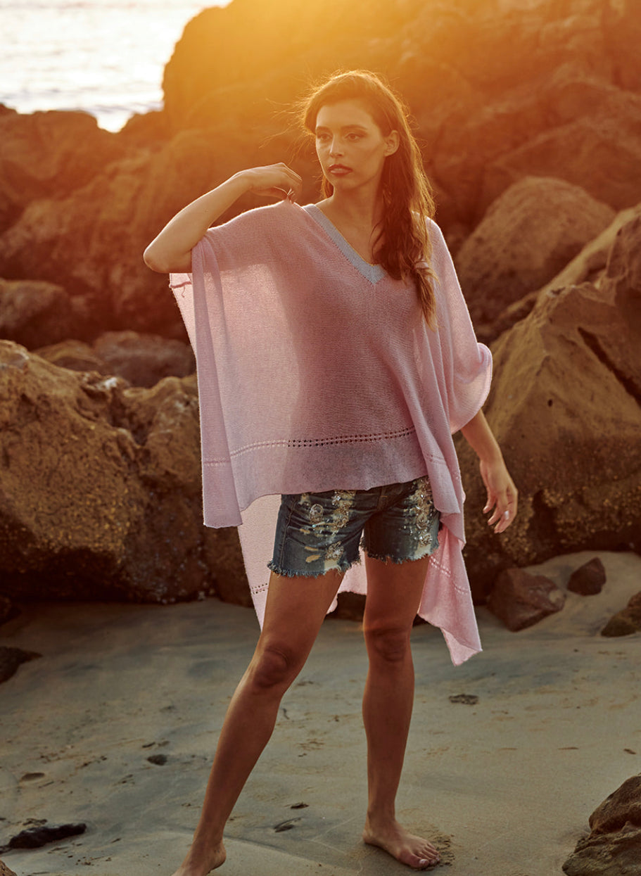 Light poncho in powder pink cashmere