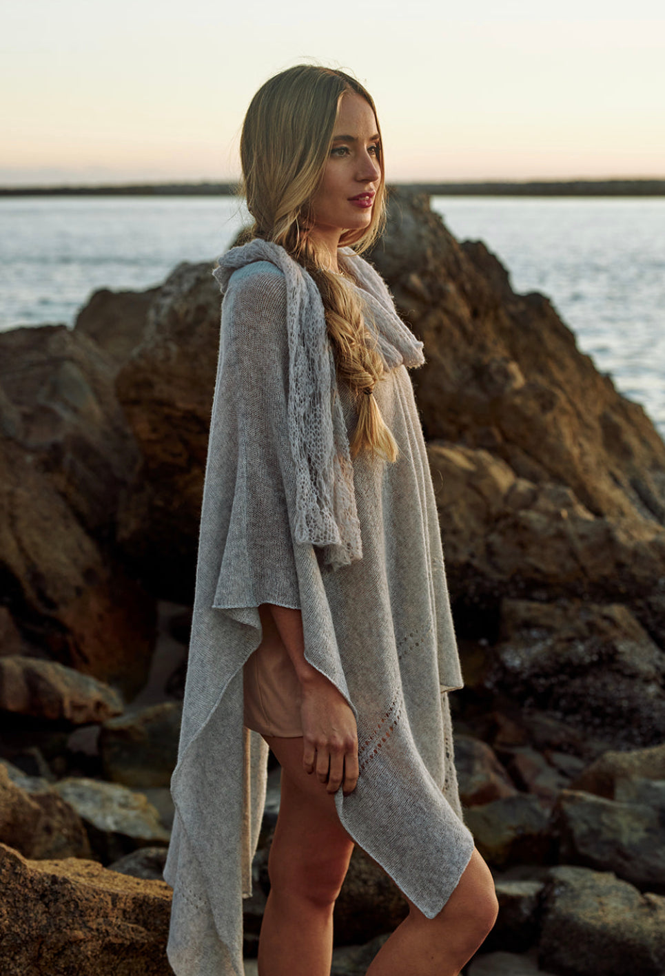 Light Poncho in Grey Cashmere