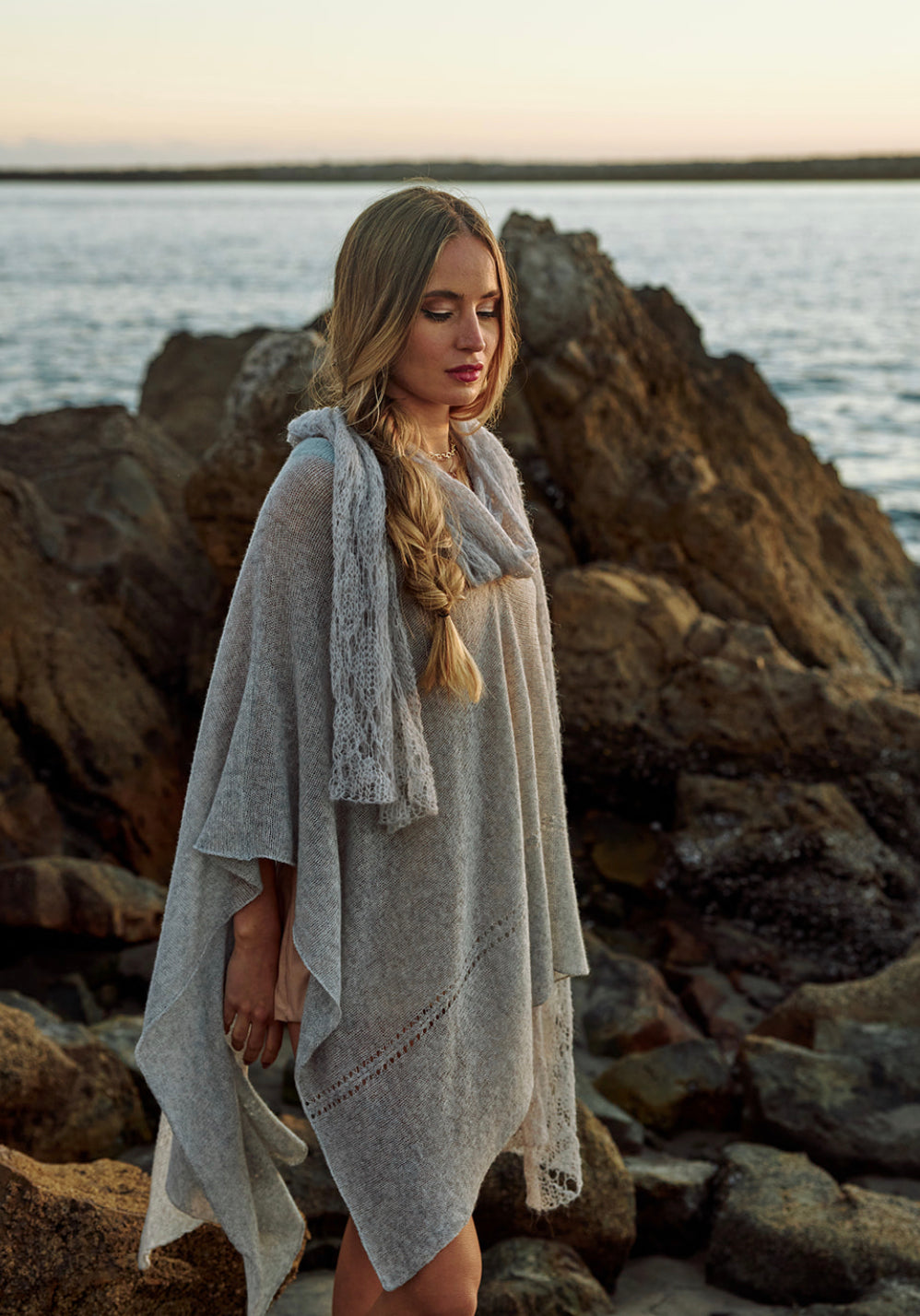 Light Poncho in Grey Cashmere